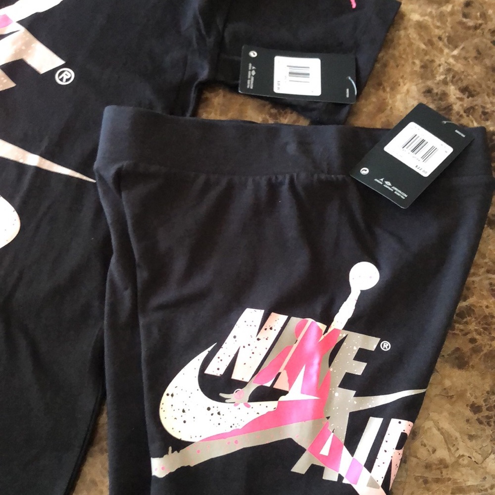 2 pieces set Nike Jordan Youth. Sz M (10-12 year)